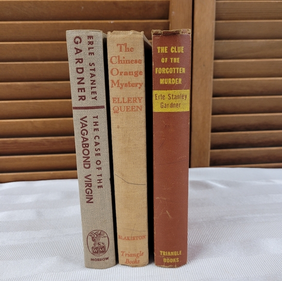 Vintage Books Stack - Picture 5 of 11